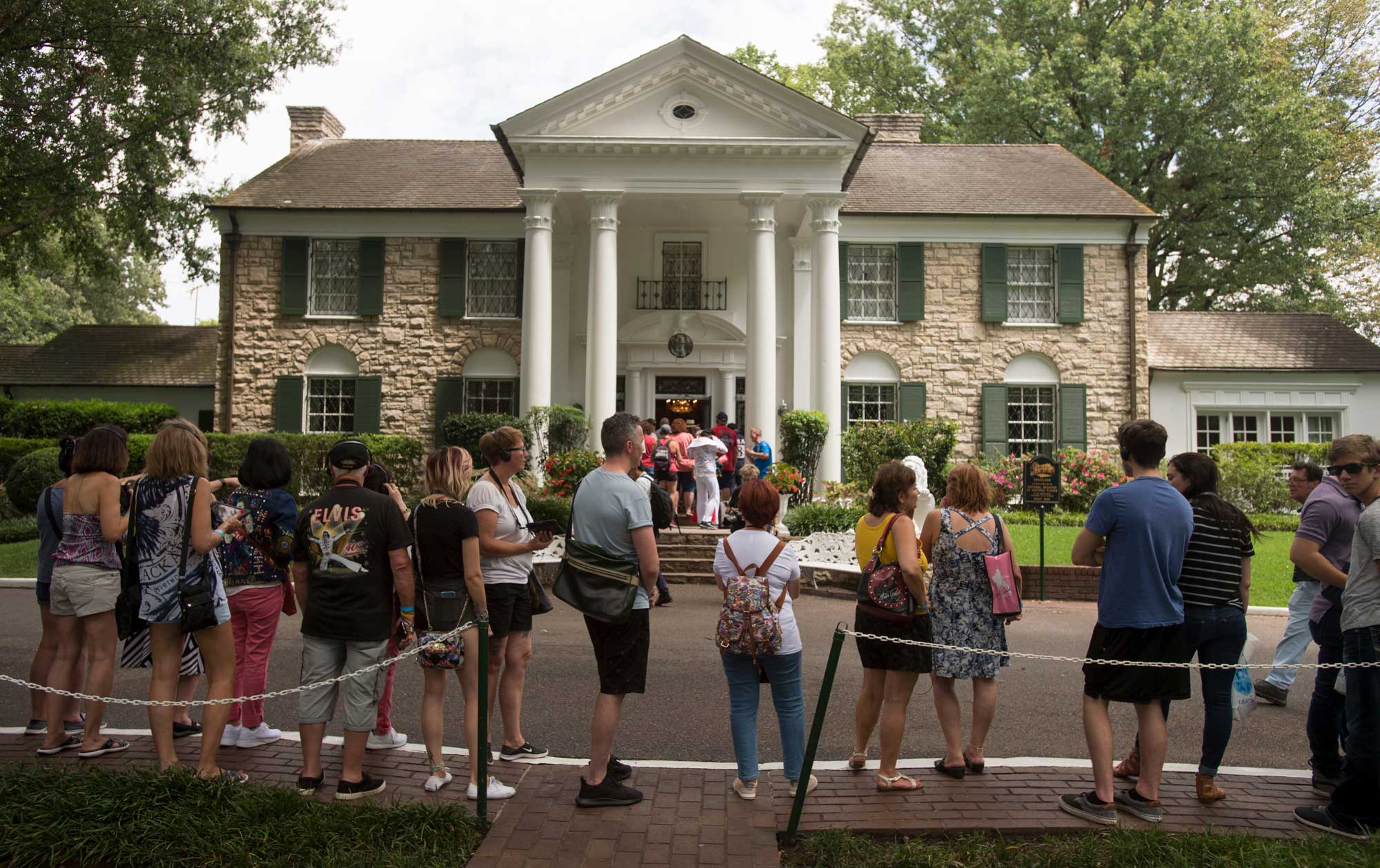 Frenan venta de antigua residencia de Elvis Presley, Graceland